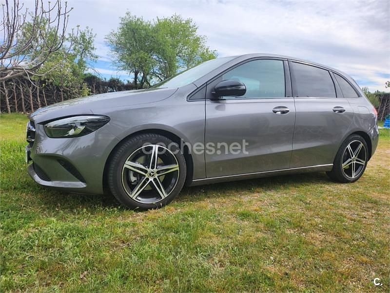 Usado Mercedes B200 150 CV (110 kW) 2021 Gris / plata Monovolumen