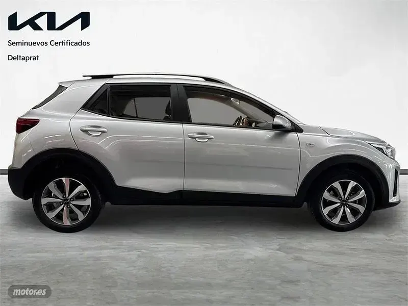 Usado Kia Stonic 100 CV (73 kW) 2025 Plateado SUV