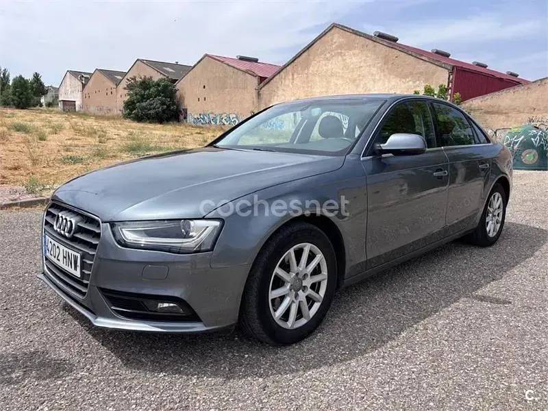 Usado Audi A4 Advanced 143 CV (105 kW) 2013 Gris / plata Berlina