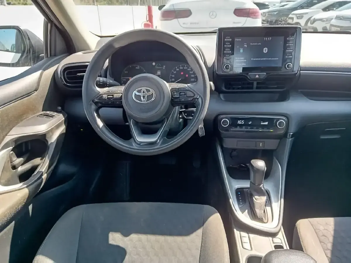 Usado Toyota Yaris Style 116 CV (85 kW) 2022 Blanco Utilitario