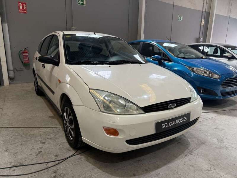 Blanco Usado 2001 Ford Focus Ambiente Utilitario | 2790 € (Precio justo) - Imagen 1/4
