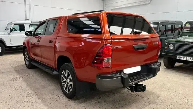 Usado Toyota HiLux 151 CV (111 kW) 2020 Naranja Pickup/Camioneta