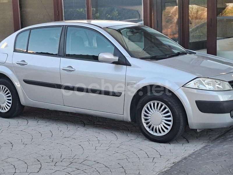 Usado Renault Mégane II Dynamique 100 CV (73 kW) 2005 Gris / plata Berlina