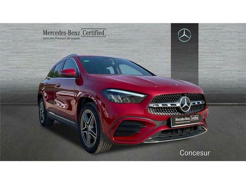 Usado Mercedes GLA250 AMG line 218 CV (160 kW) 2024 Rojo SUV