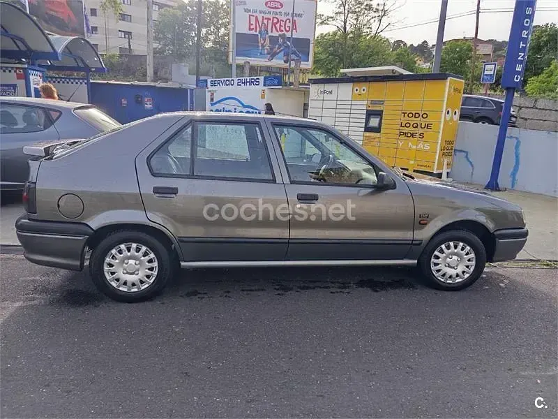 Usado Renault R9 93 CV (68 kW) 1994 Gris / plata Berlina