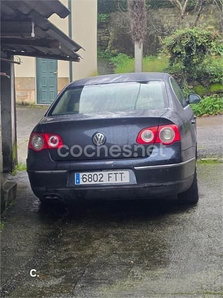 Usado VW Passat Highline 140 CV (102 kW) 2007 Negro Berlina