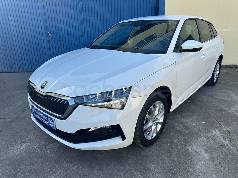 Usado Skoda Scala Ambition 95 CV (69 kW) 2022 Blanco Utilitario