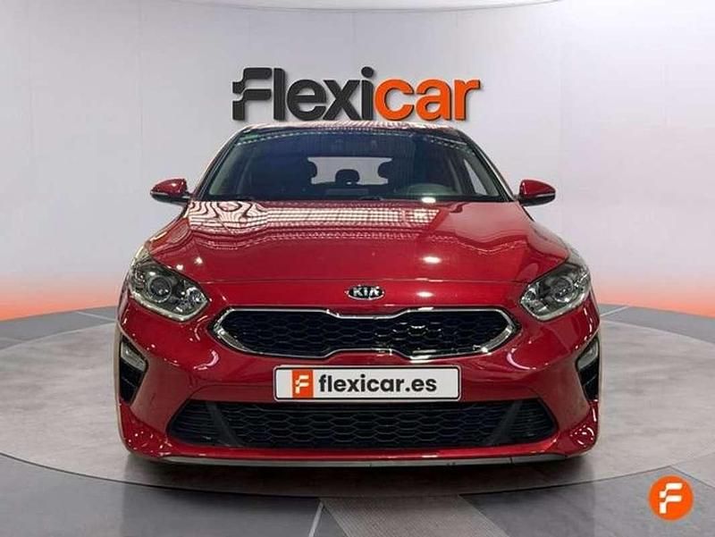 Begagnad Kia Ceed 120 HK (88 kW) 2019 Röd Halvkombi