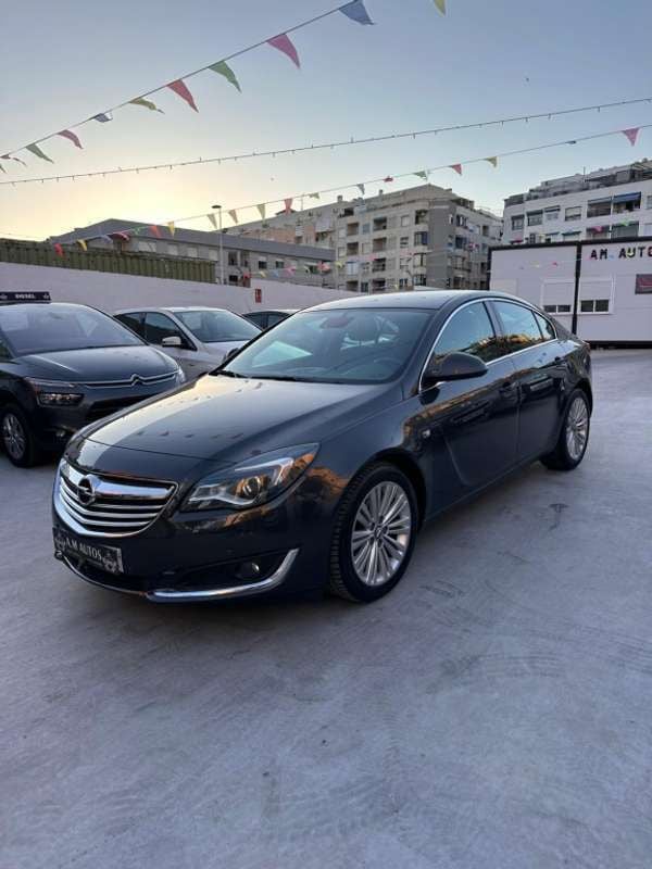 Negro Usado 2013 Opel Insignia Business Berlina | 7950 € (Precio justo) - Imagen 1/4