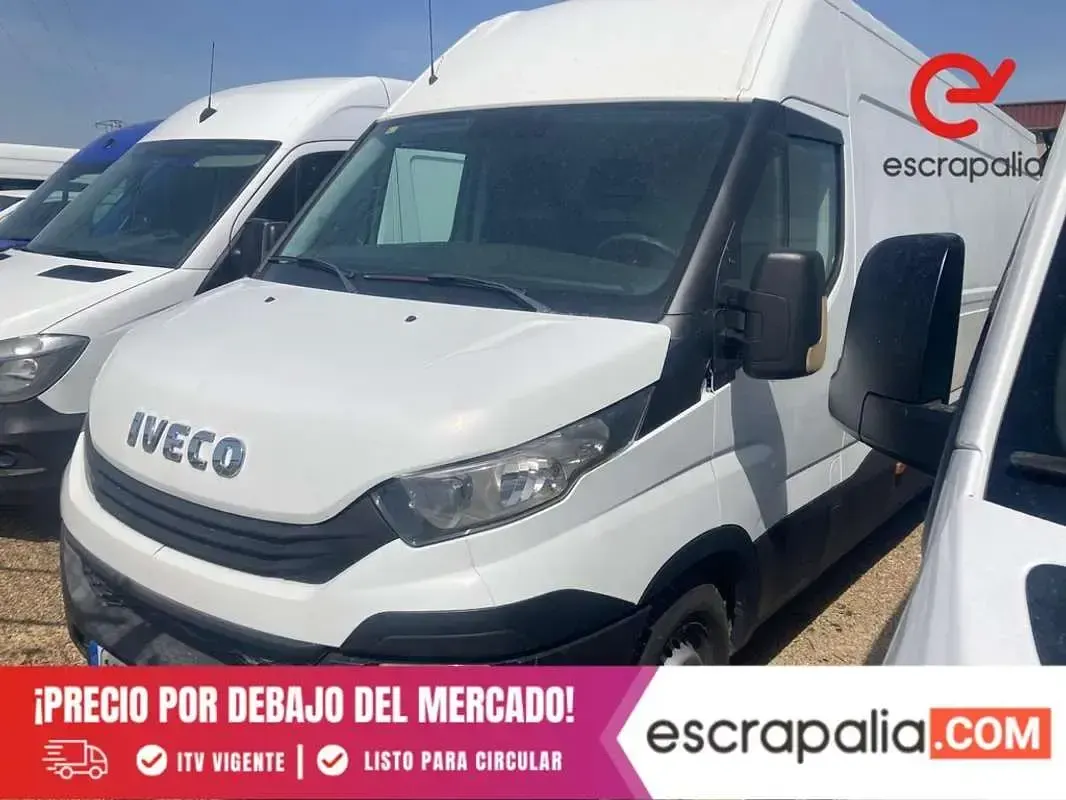 Usado Iveco Daily 155 CV (114 kW) 2016 Blanco Van