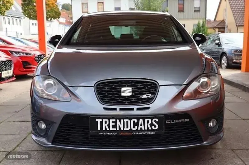 Usado Seat Leon CUPRA 265 CV (194 kW) 2012 Plateado Berlina
