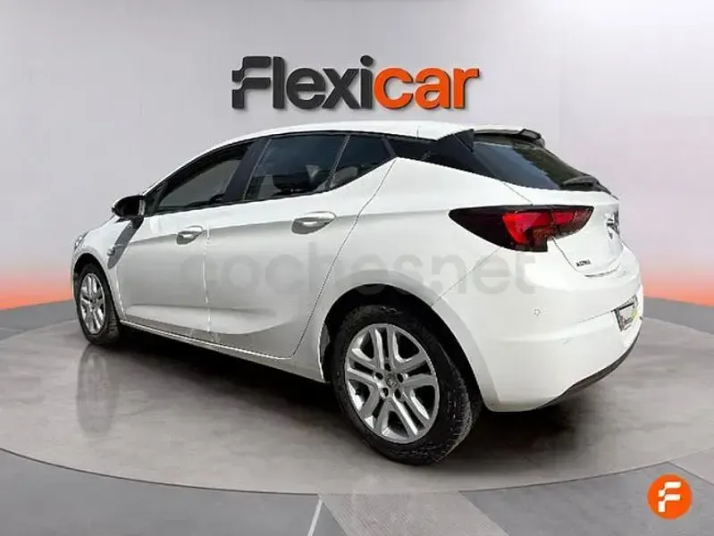 Usado Opel Astra Elegance 130 CV (95 kW) 2021 Blanco Berlina