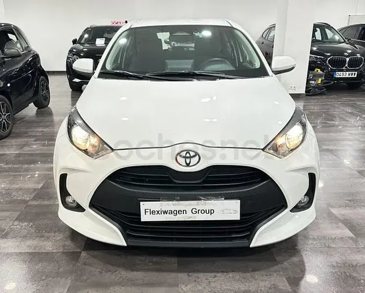 Usado Toyota Yaris Hybrid Business Edition 116 CV (85 kW) 2025 Blanco Berlina