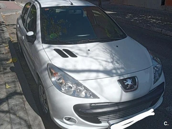 Usado Peugeot 206 75 CV (55 kW) 2011 Blanco Berlina