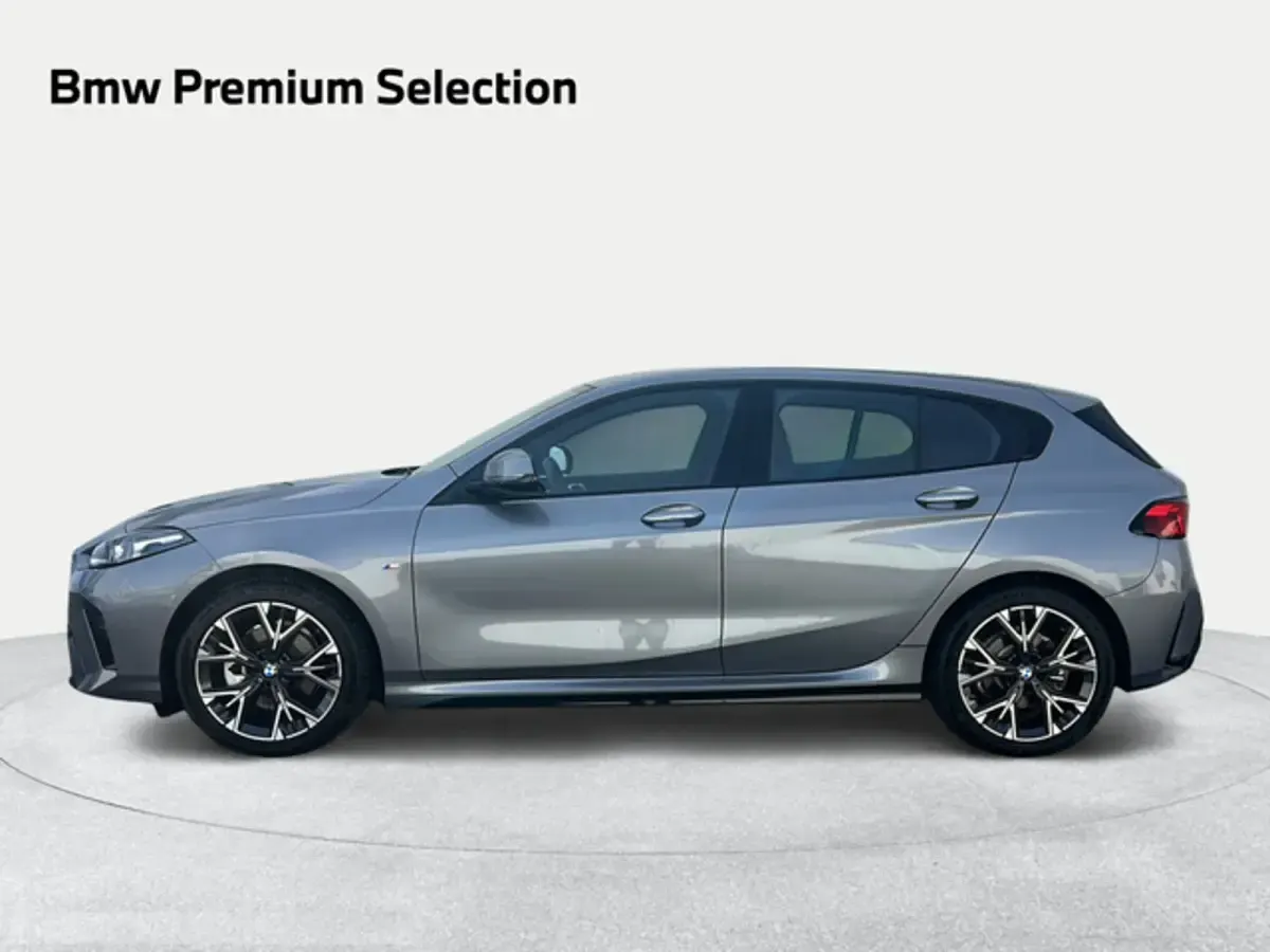 Usado BMW 120 Comfort Edition 190 CV (139 kW) 2025 Gris Utilitario