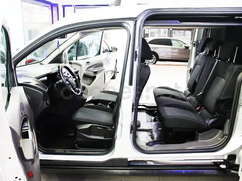 Usado Ford Tourneo Connect Titanium 120 CV (88 kW) 2020 Gris / plata Monovolumen