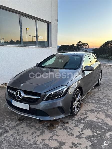 Käytetty Mercedes A200 Urban 136 HP (100 kW) 2017 Harmaa Sedan