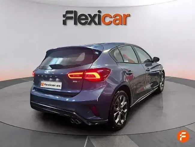 Käytetty Ford Focus ST-Line 125 HP (91 kW) 2023 Sininen Sedan