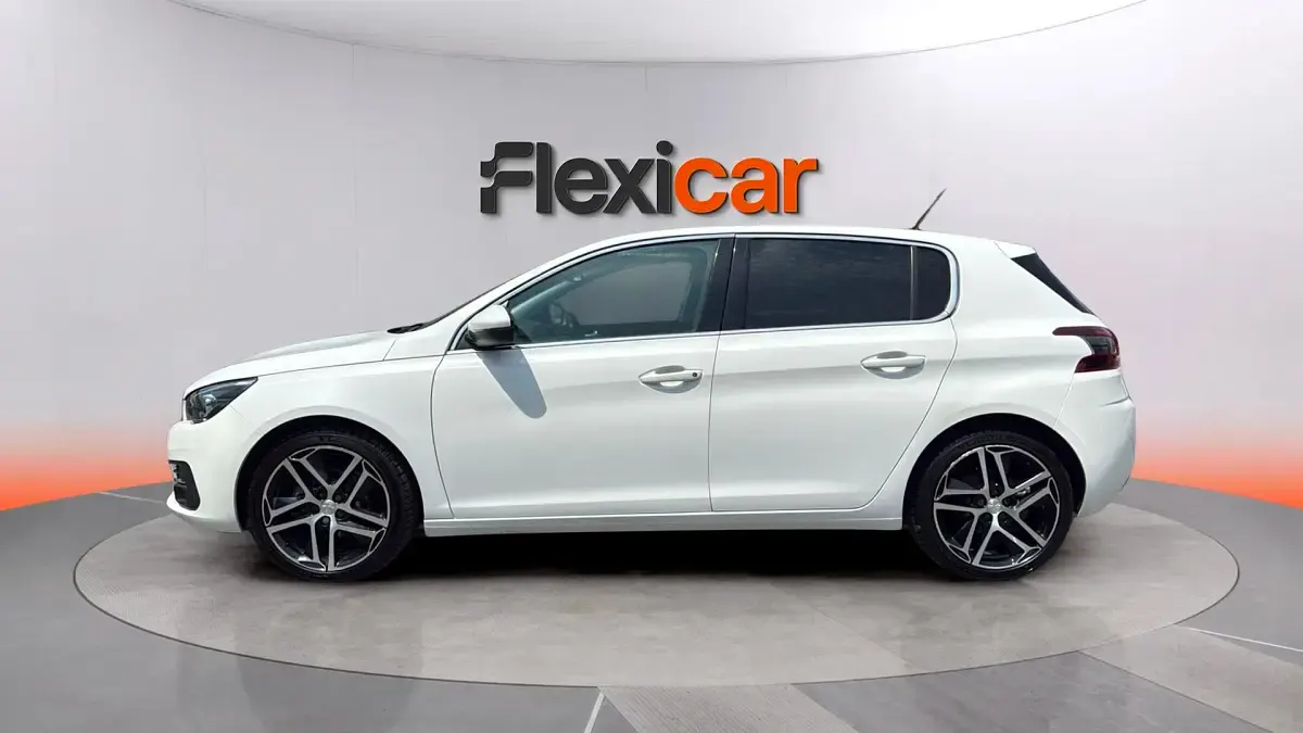 Usado Peugeot 308 Allure 131 CV (96 kW) 2018 Blanco Berlina