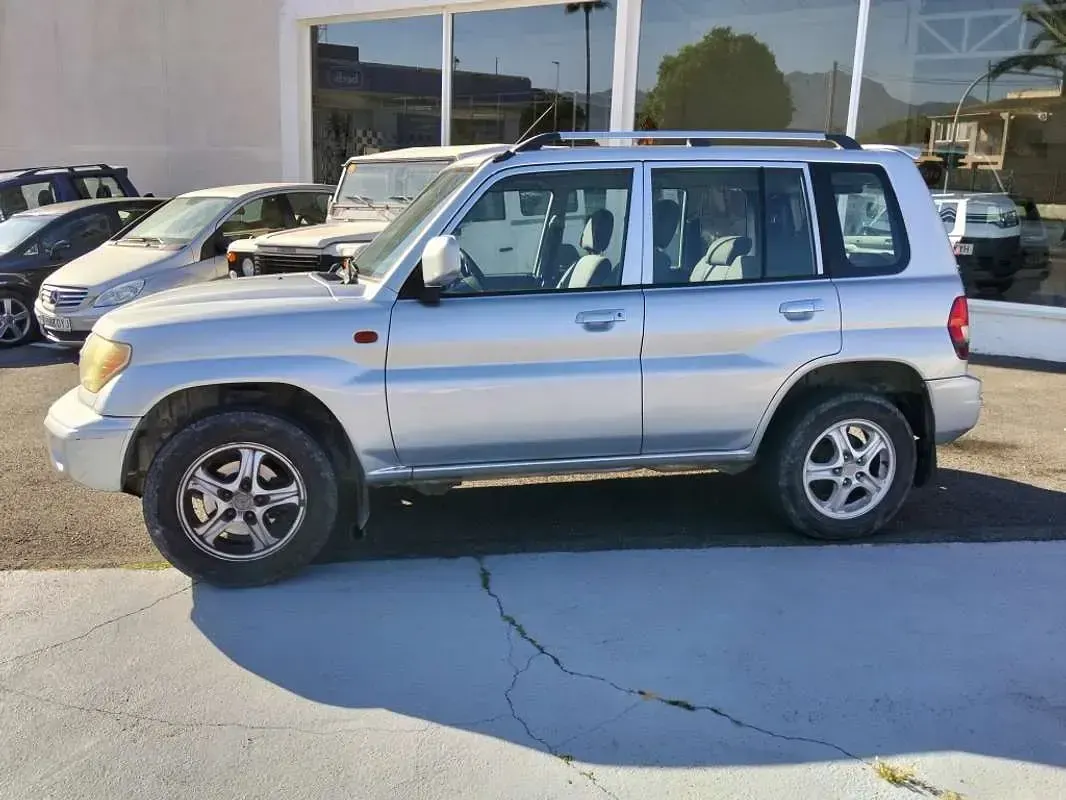 Usado Mitsubishi Montero Plus 114 CV (83 kW) 2004 Gris SUV