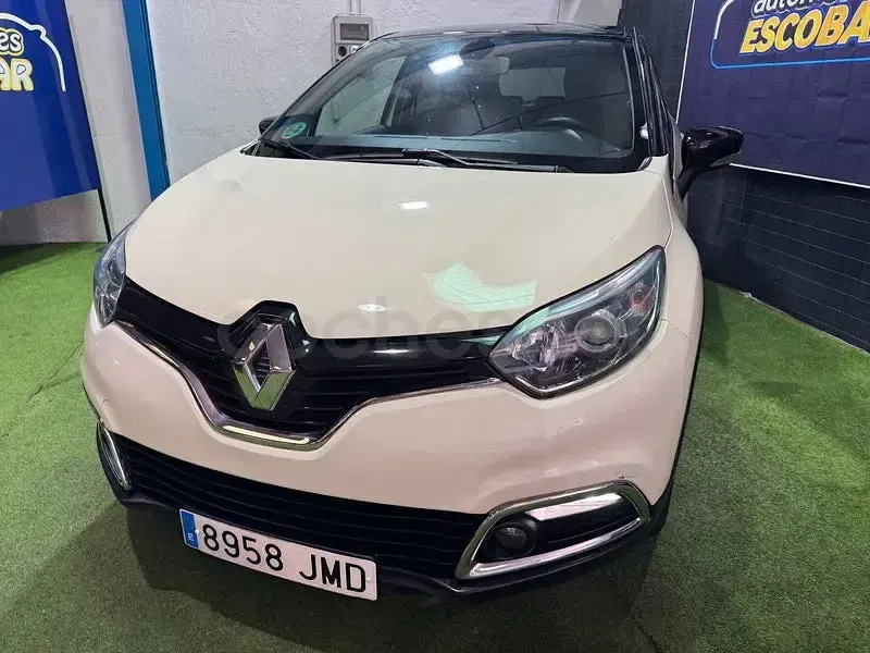 Usado Renault Captur Intens 90 CV (66 kW) 2016 Beige SUV