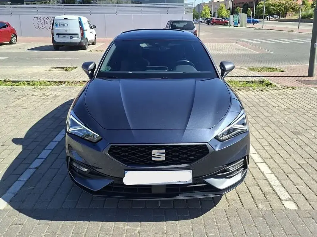 Usado Seat Leon FR 150 CV (110 kW) 2023 Gris Utilitario
