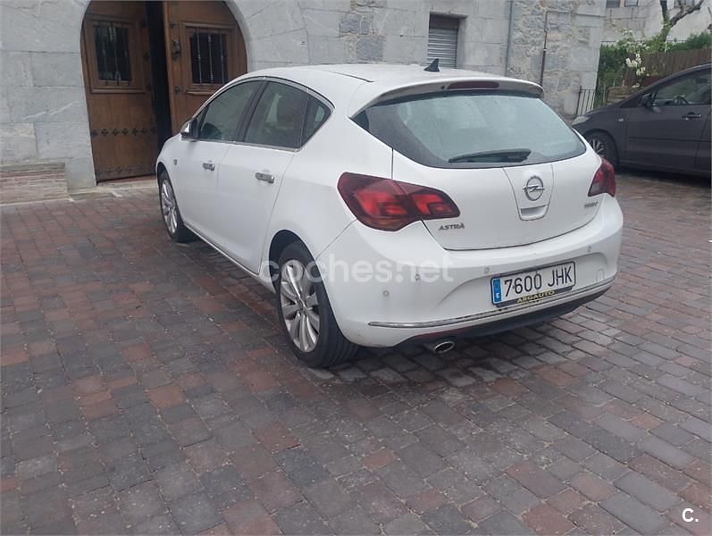 Usado Opel Astra Excellence 140 CV (102 kW) 2017 Blanco Berlina