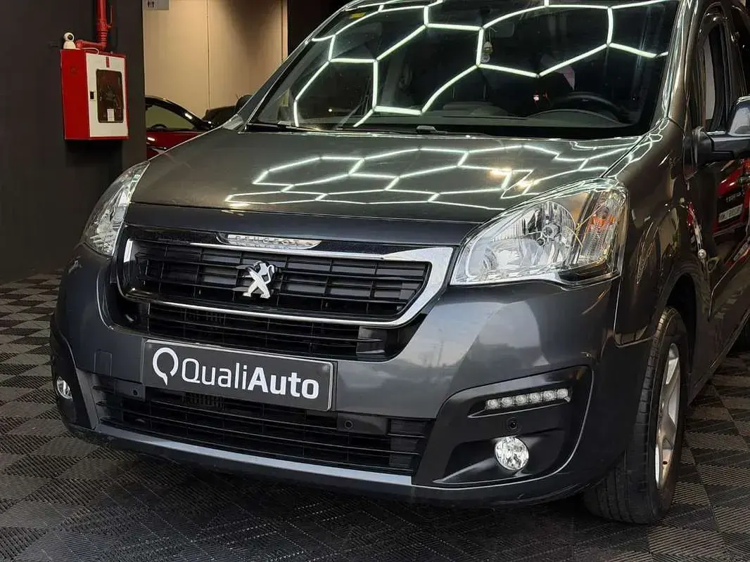 Usado Peugeot TePee Style 120 CV (88 kW) 2015 Gris Van