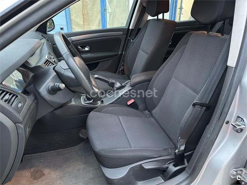 Usado Renault Laguna III Authentique 110 CV (80 kW) 2008 Gris / plata Berlina