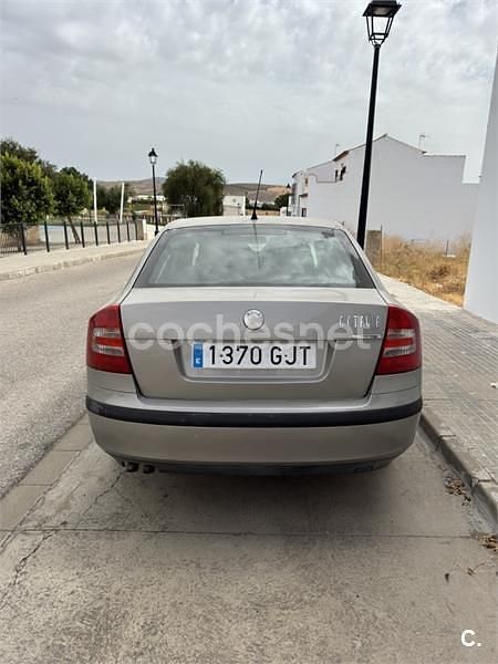 Gris / plata Usado 2008 Skoda Octavia Active Berlina | 4000 € (Buen precio) - Imagen 1/4