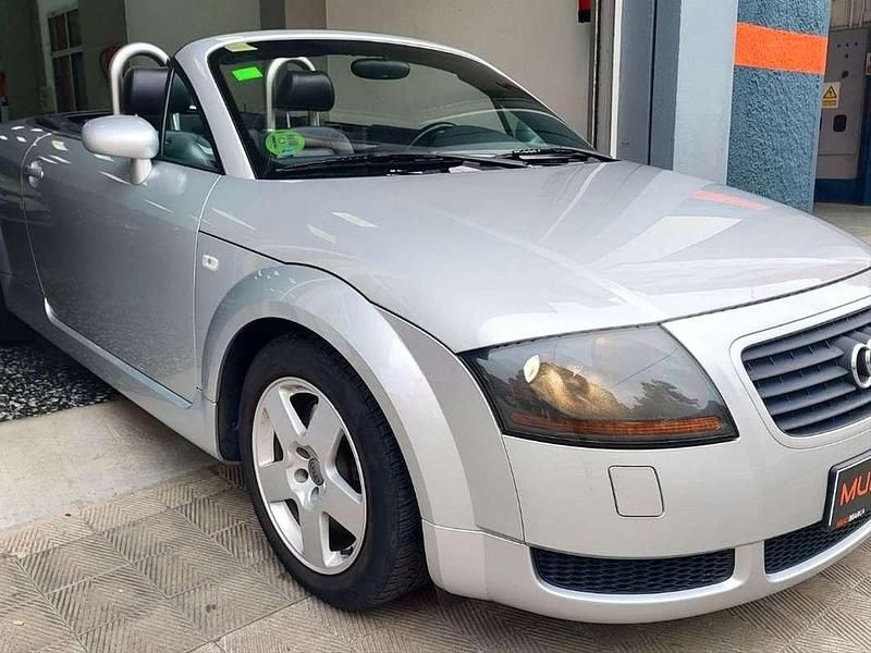 Usado Audi TT Roadster 180 CV (132 kW) 2002 Gris / plata Descapotable