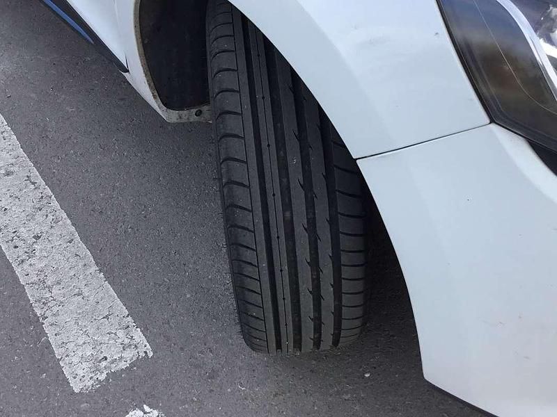 Usado Renault Clio IV Dynamique 90 CV (66 kW) 2014 Blanco Utilitario