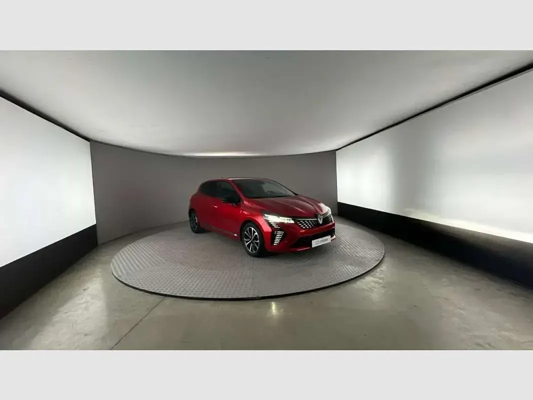 Usado Renault Clio V Techno 91 CV (66 kW) 2024 Rojo Utilitario