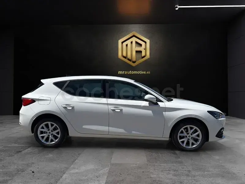 Käytetty Seat Leon Style 115 HP (84 kW) 2021 Valkoinen Sedan