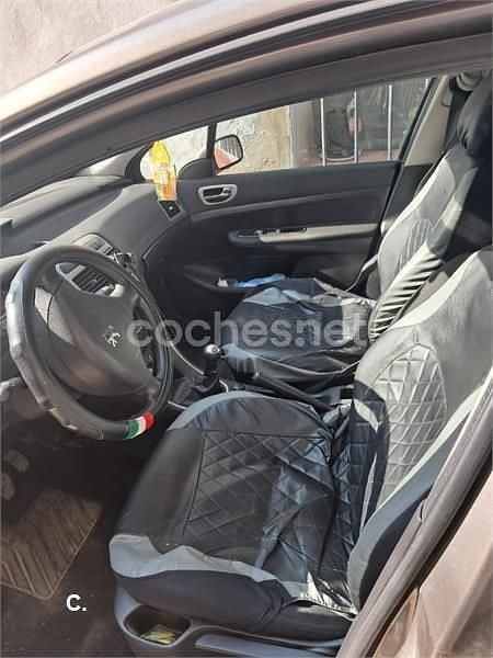 Usado Peugeot 307 110 CV (80 kW) 2004 Gris / plata Familiar