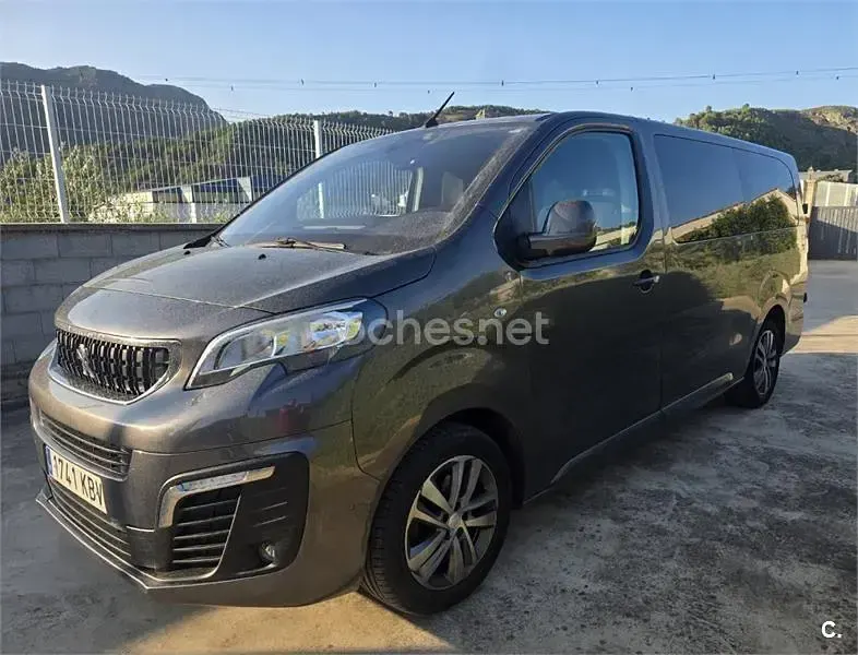 Usado Peugeot Traveller Allure 115 CV (84 kW) 2017 Gris / plata Monovolumen