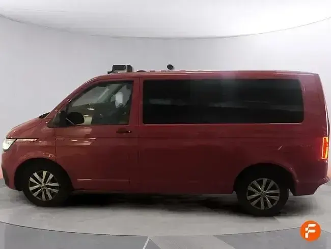 Usado VW Multivan 198 CV (145 kW) 2021 Rojo Monovolumen