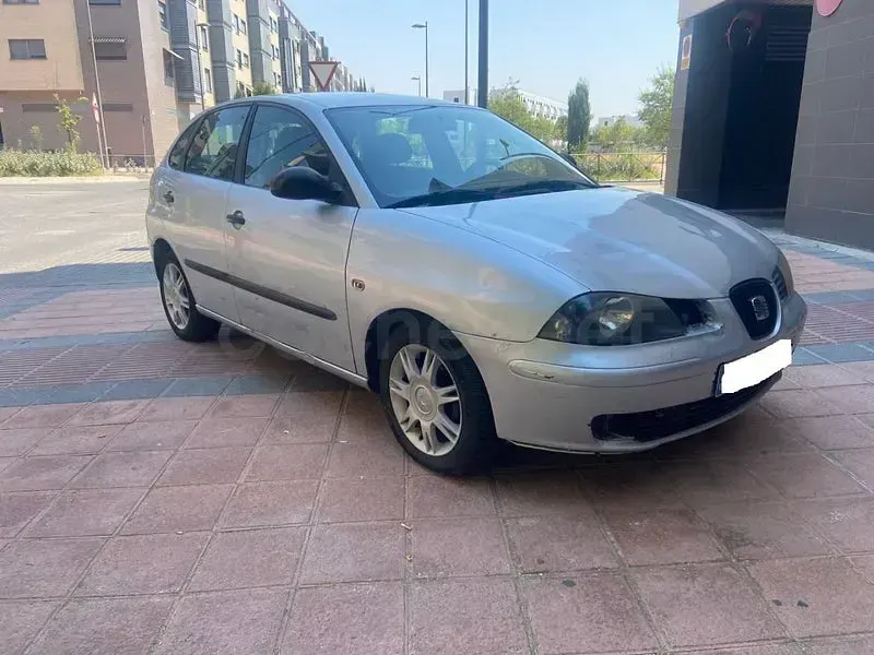Usado Seat Ibiza Reference 100 CV (73 kW) 2005 Azul Utilitario