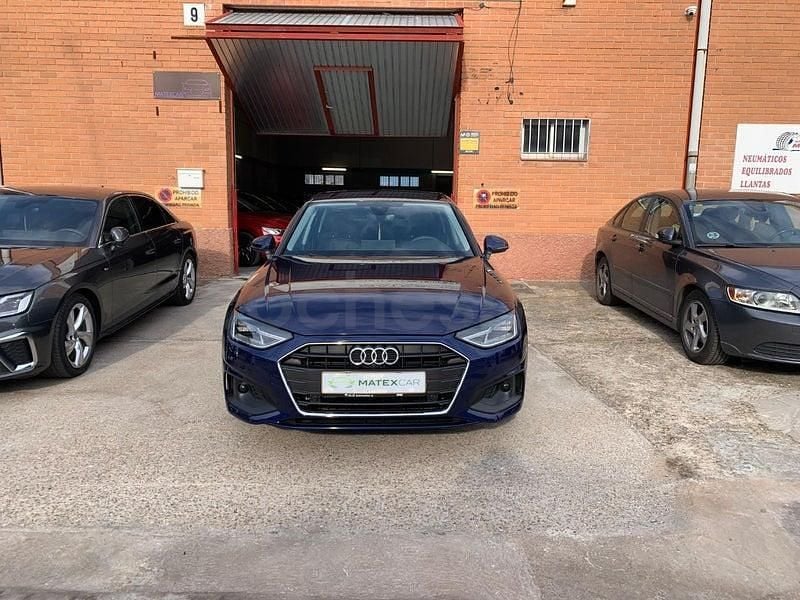 Usado Audi A4 Advanced Plus 136 HP (100 kW) 2020 Azul Sedan