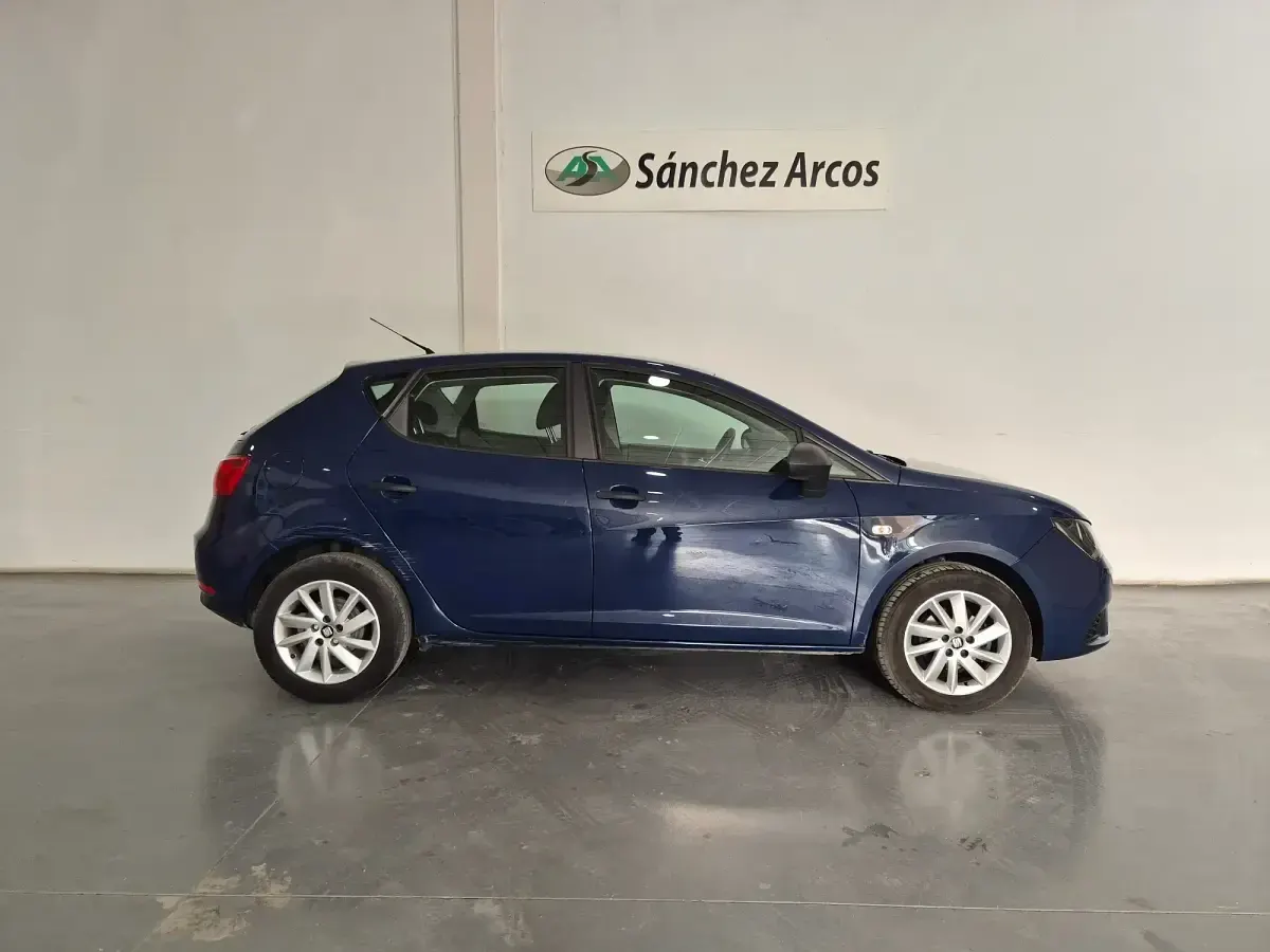 Usado Seat Ibiza Reference 75 CV (55 kW) 2017 Azul Utilitario