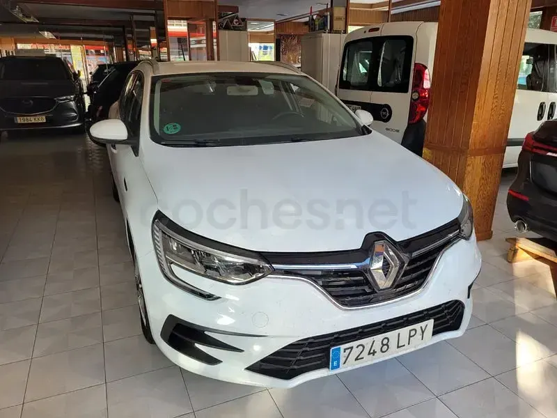 Usado Renault Mégane GrandTour Intens 115 CV (84 kW) 2021 Blanco Familiar