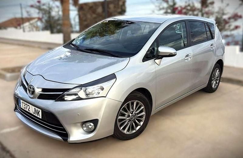 Usado Toyota Verso Business Edition 112 CV (82 kW) 2016 Gris Monovolumen