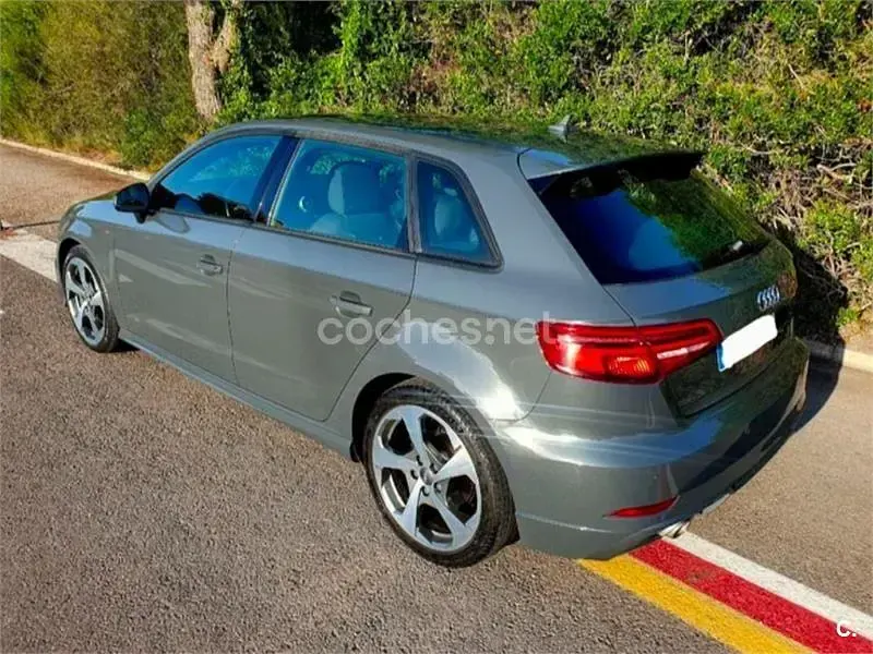 Usado Audi A3 S-Line 110 CV (80 kW) 2018 Gris / plata Berlina