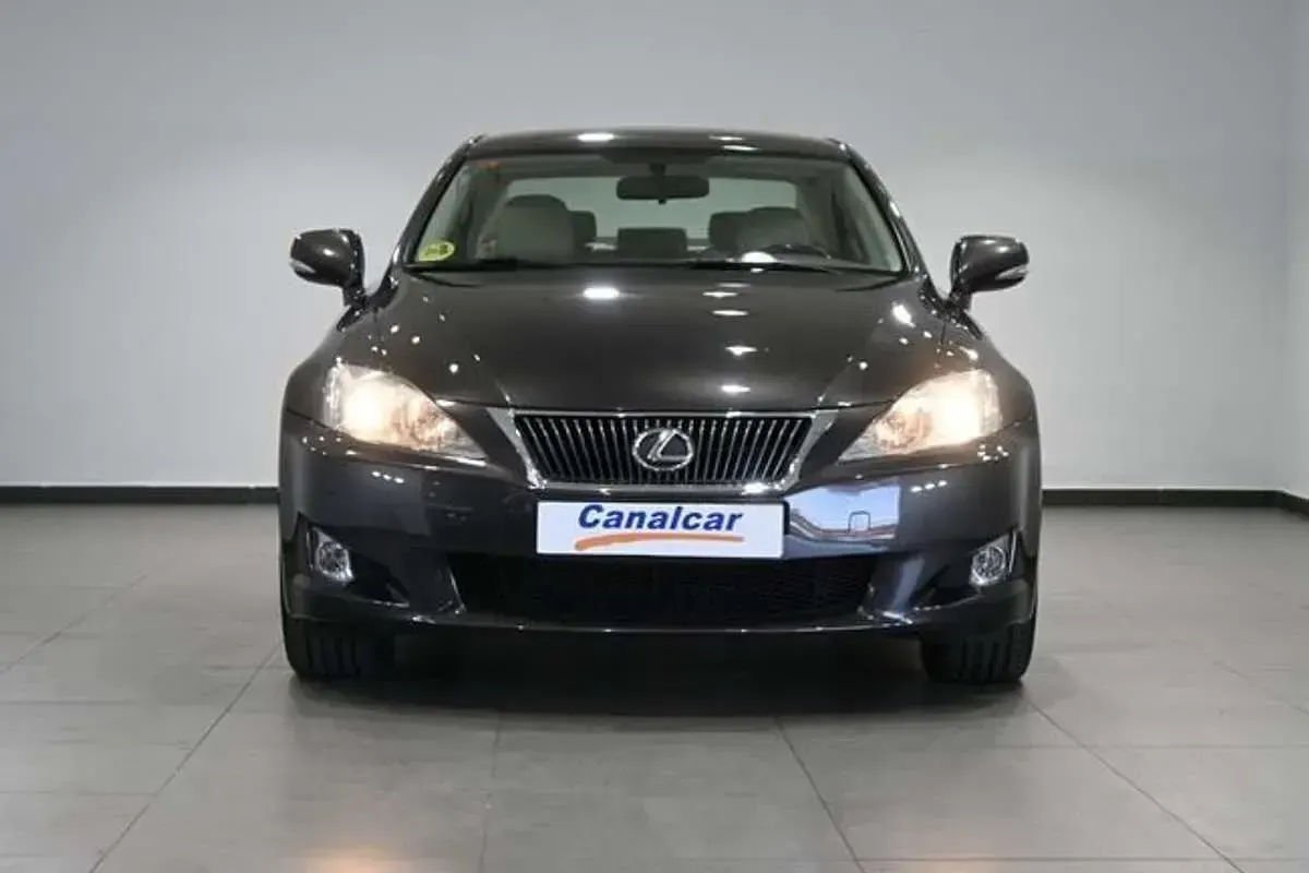 Usado Lexus IS220d Luxury Line 177 CV (130 kW) 2010 Marrón Berlina