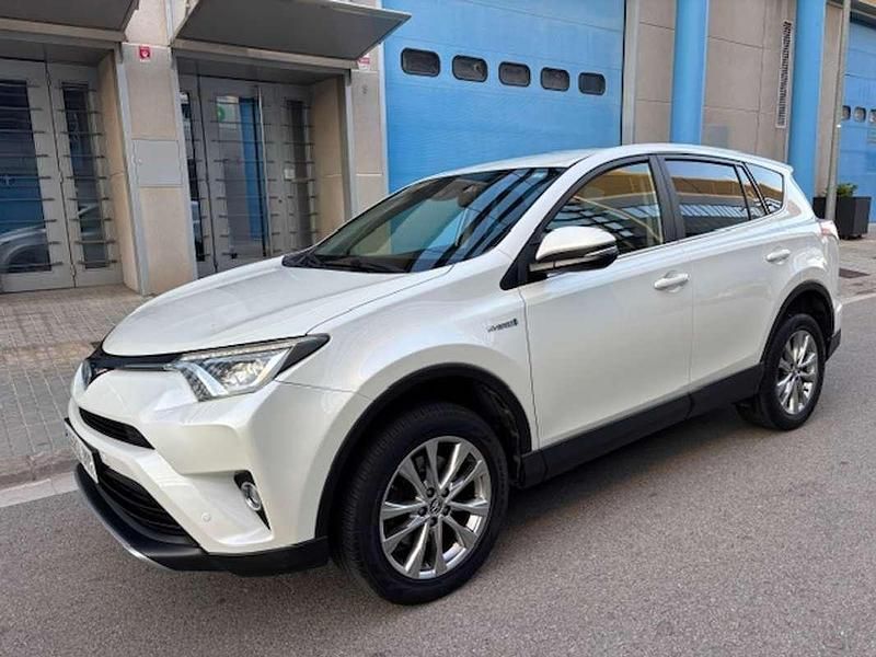 Usado Toyota RAV4 Hybrid Edition 197 CV (144 kW) 2017 Blanco SUV