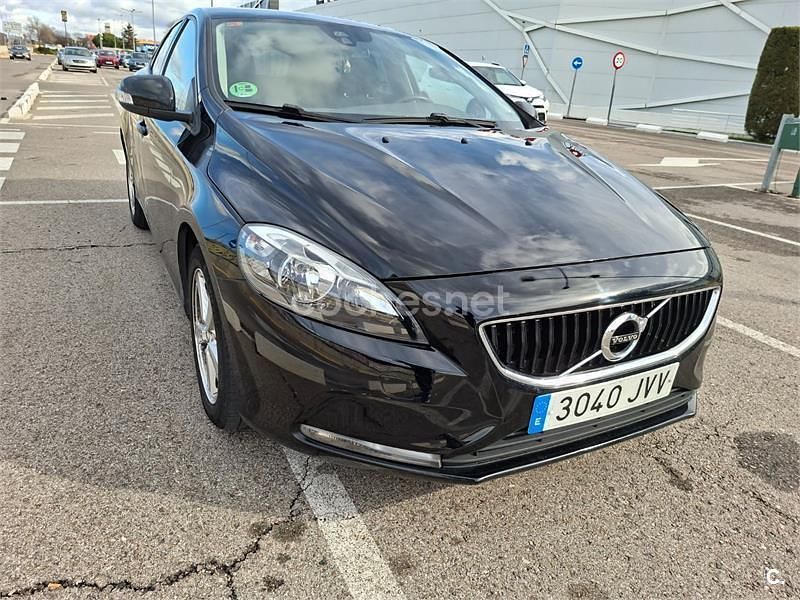 Negro Usado 2016 Volvo V40 Kinetic Berlina | 11.500 € (Precio justo) - Imagen 1/4