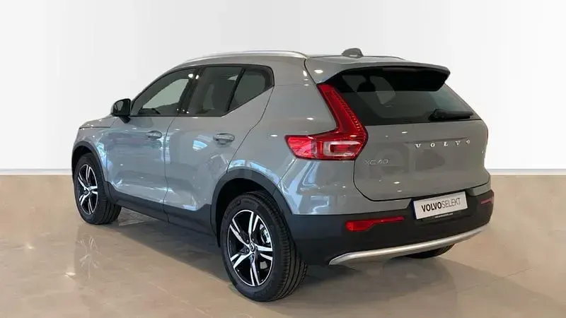 Nuevo Volvo XC40 Core 163 CV (119 kW) 2026 Gris / plata SUV