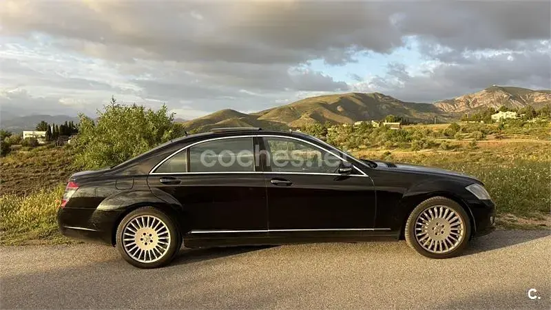 Usado Mercedes S500 306 CV (225 kW) 2006 Negro Berlina