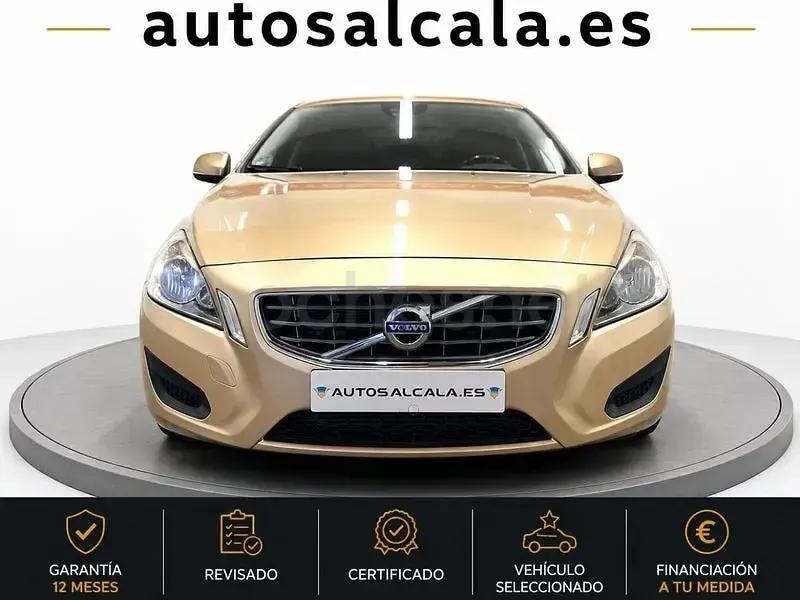 Usado Volvo S60 Momentum 136 CV (100 kW) 2012 Beige Berlina