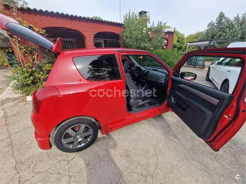 Usado Suzuki Swift GL 92 CV (67 kW) 2006 Rojo Utilitario